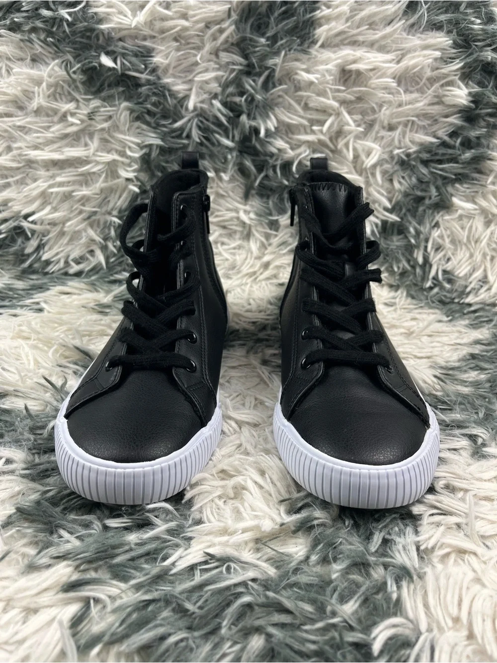 Cat & Jack Boy’s Glenn High-Top Sneakers Black Size 5
